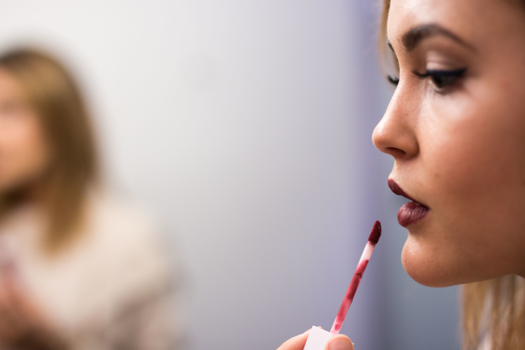 AmazonBeautySessions München -LIX Matte Liquid Lipstick No. 07 Berry Cool, Models Own