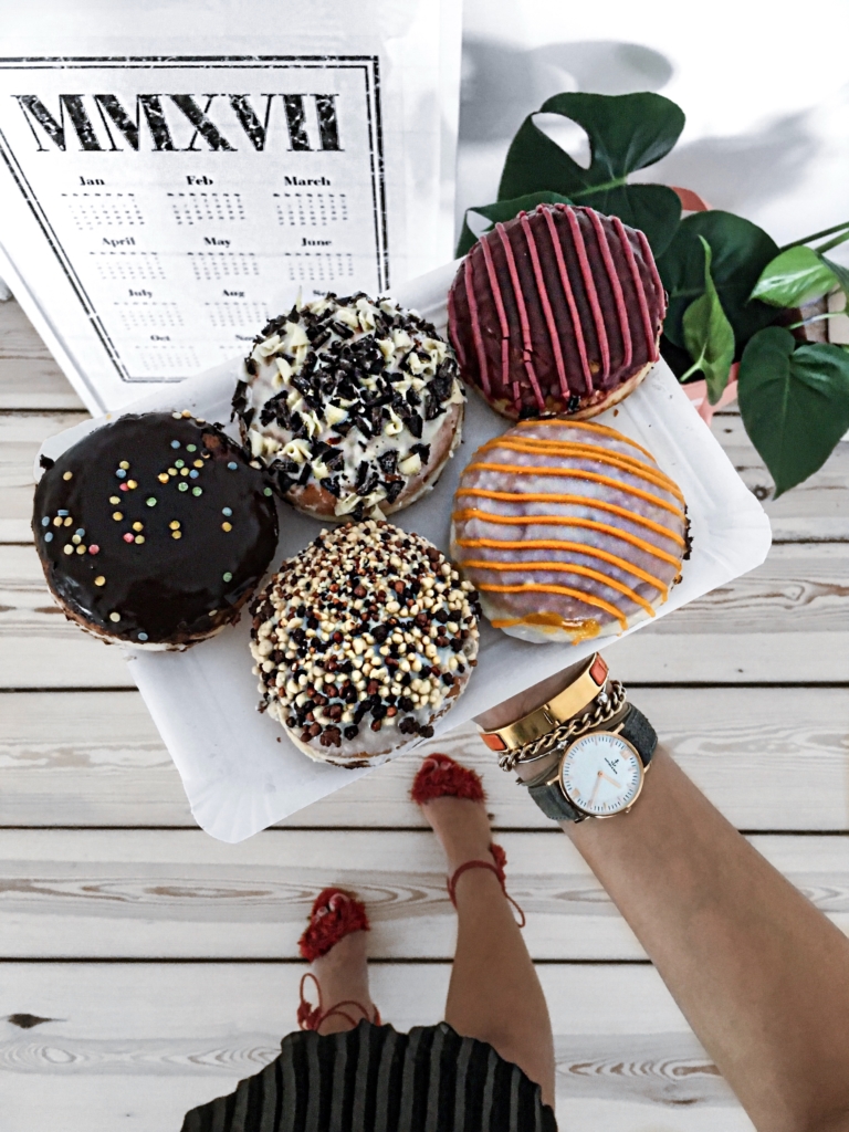 Pumps, Uhr,Rock, Berliner, Krapfen 