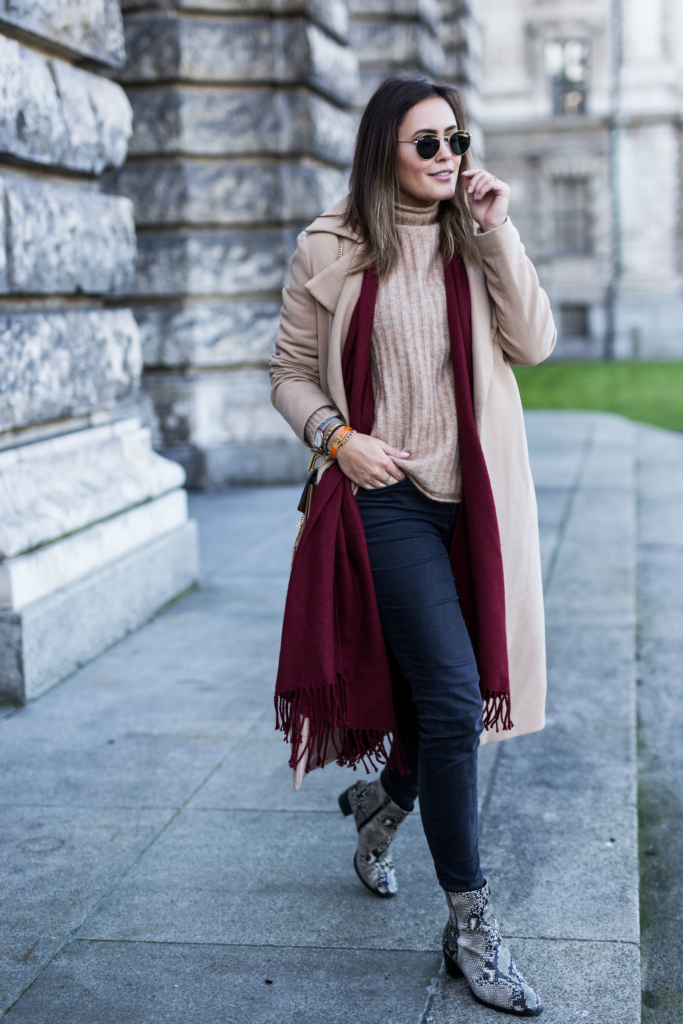denim winter look münchen city trip hermes armband kapten and son uhr