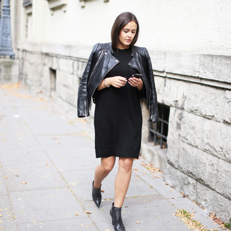 Herbstlook, All Black, Lederjacke, Ankle Boots, Python Boots, Strickkleid, Fashionblogger, Fashionblog Hamburg