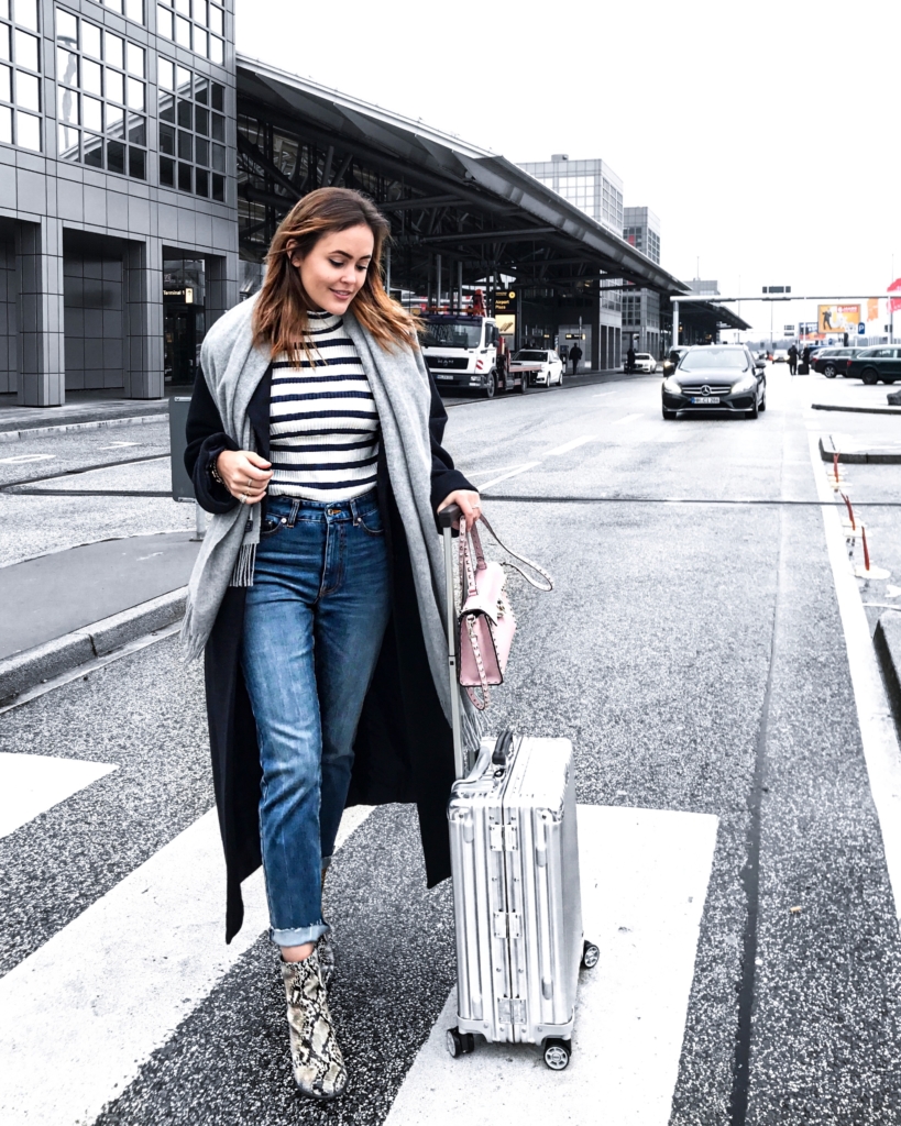 Travel - Streifen Pullover, Schal, Jeans, Stiefel, Koffer