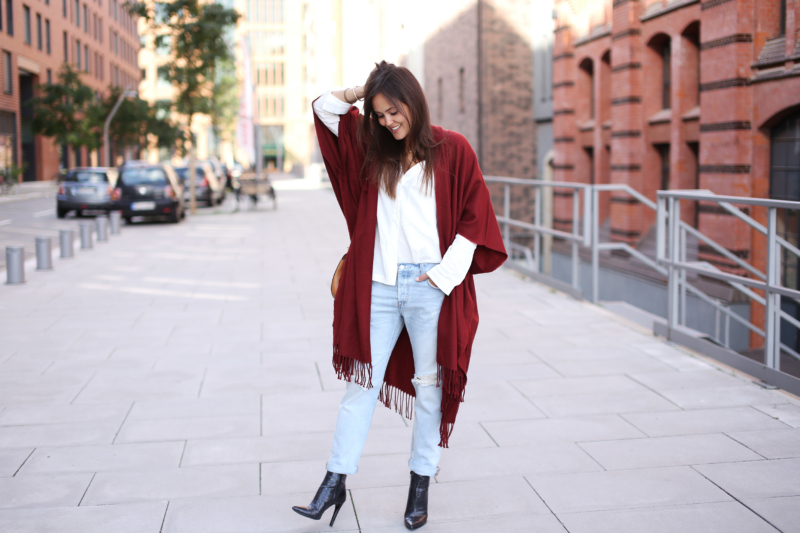 roter poncho von edited