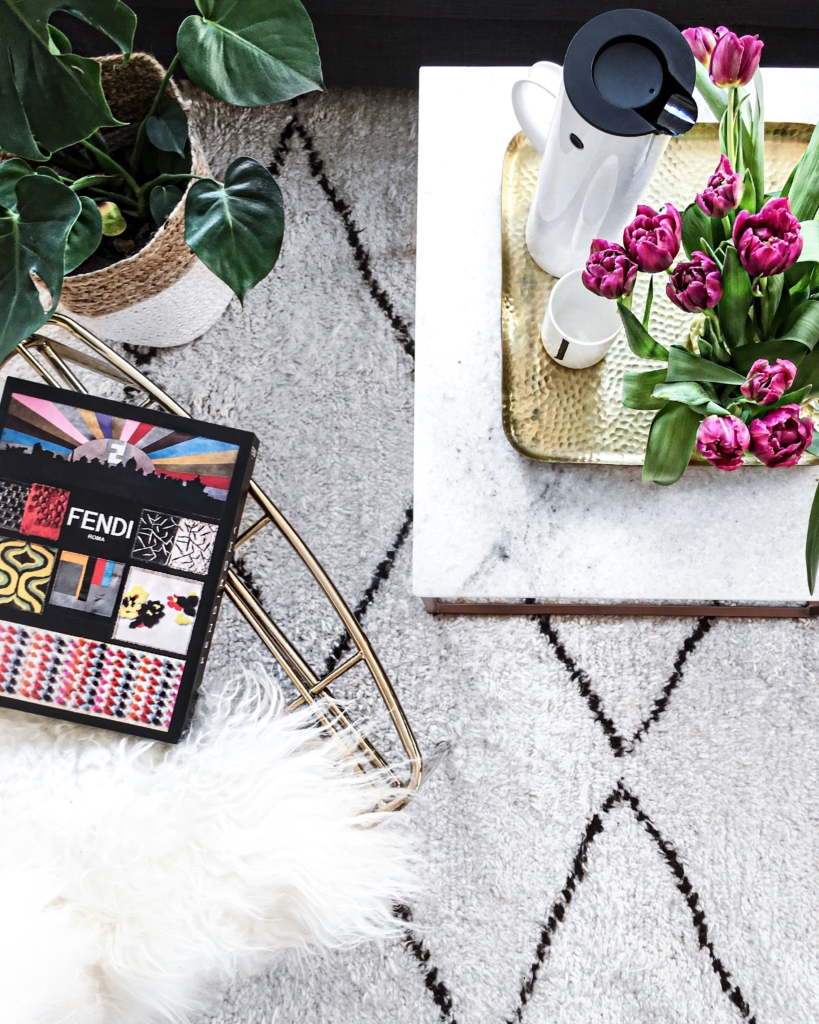 Dekoration - Pflanze, Tulpen, Kaffeekanne, Fendi Katalog, Fell, Teppich, Stuhl