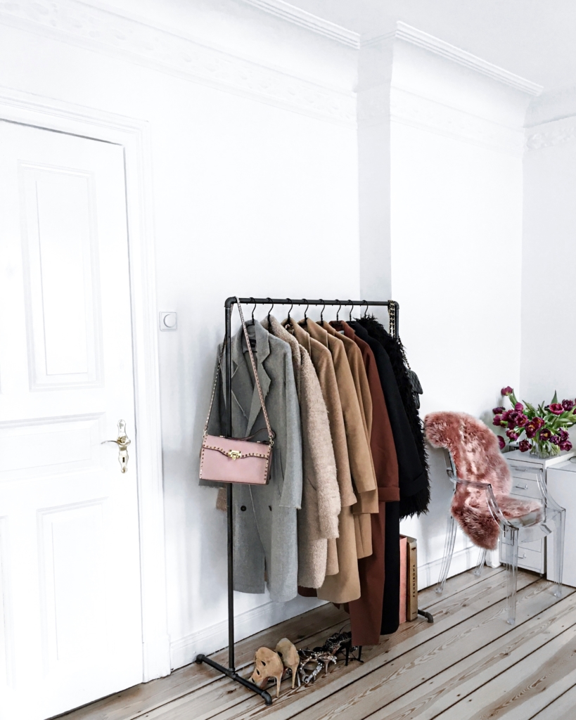 Dekoration - Kleiderstange, Tulpe, Schuhe 