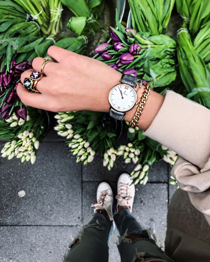 Schmuck, Uhr, Tulpen, Sneaker 