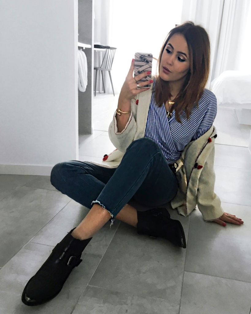 Spiegelselfie, Streifenbluse, Jeans, Boots, Mantel 