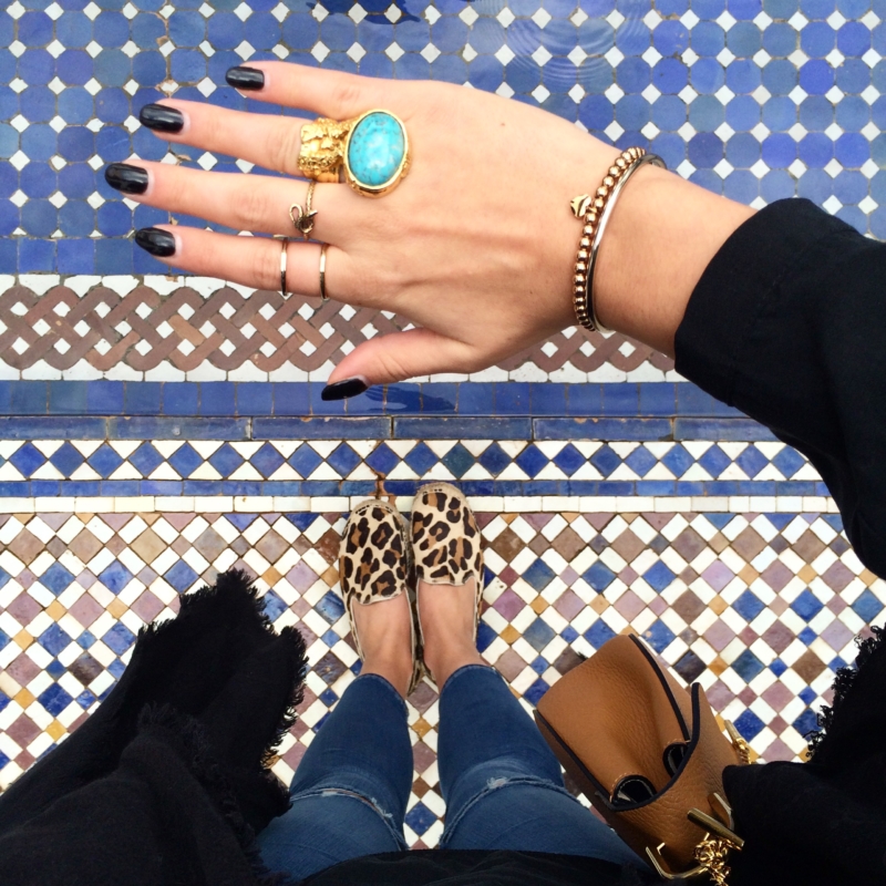 goldener Handschmuck