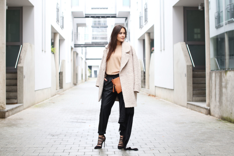 Coat: Marie Lund