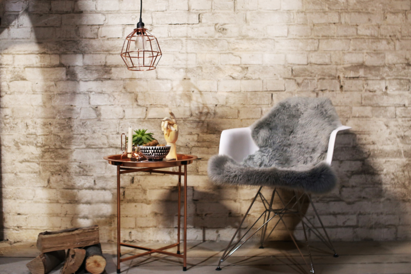 Stuhl mit Lammfell