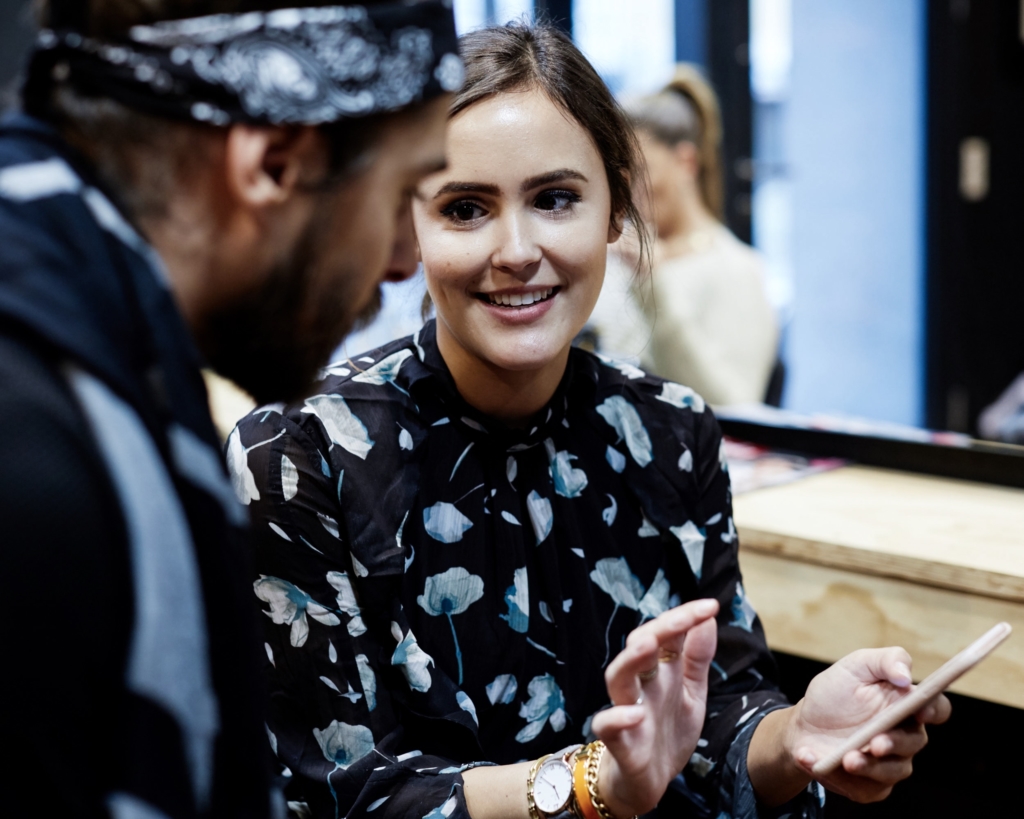 Besprechung der Haarfarbe mit Stéfan von Blush Hour