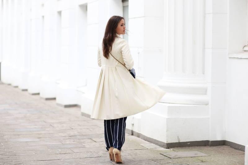 weißer Sisley Mantel