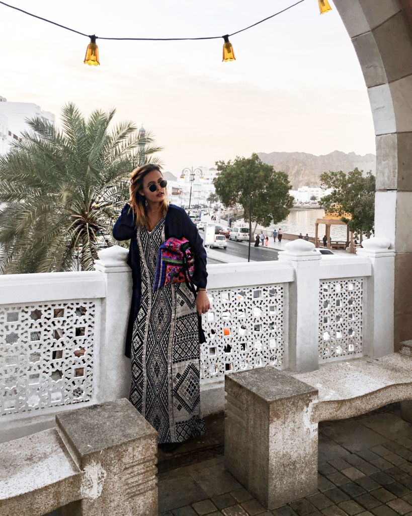 black white dresss, colorful bag, sunglasses