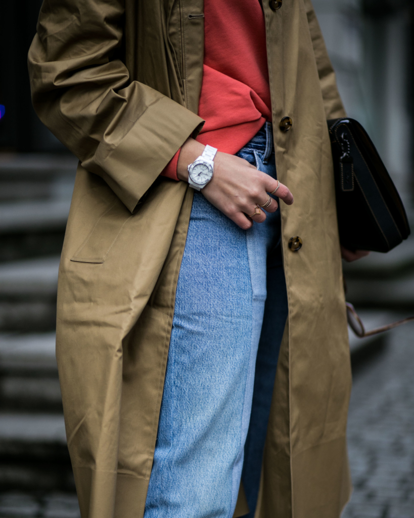 Trenchcoat: Vetements Boots: Laurèl Jeans: Vetements Sweatshirt: Edited the Label Bag: Coach Sunglasses: Dior