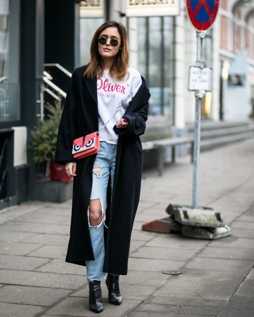 Ein Look Mit Boyfriend Jeans Stiefeletten Und S Oliver Authentic Sweater