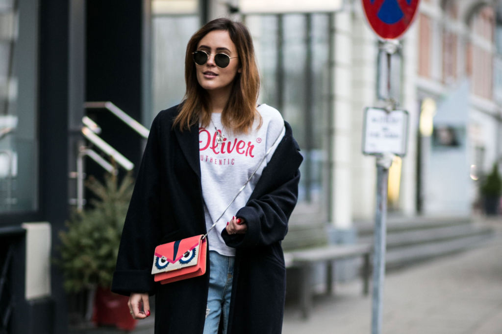 Ein Look Mit Boyfriend Jeans Stiefeletten Und S Oliver Authentic Sweater